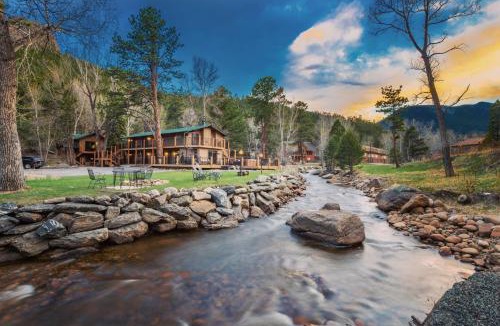 Estes Park Hotel | 4 Seasons Inn on Fall River