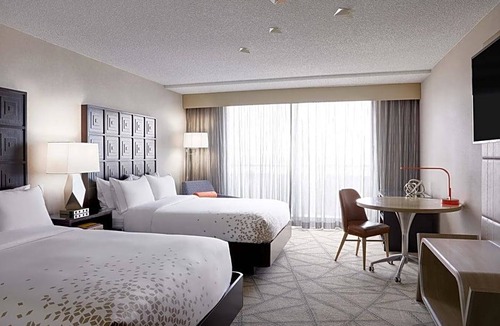 Northeast Park Hill Hotel | 4-Star Hotel ∙ Renaissance Denver Central Park Hotel
