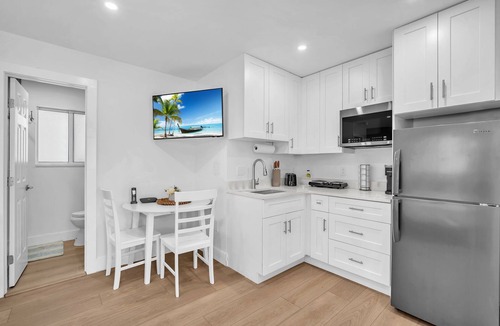 North Beach Apartment | #4 - Trendy Coastal Studio | Steps to Sand & Ocean