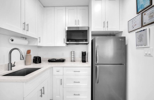 North Beach Apartment | #4 - Trendy Coastal Studio | Steps to Sand & Ocean