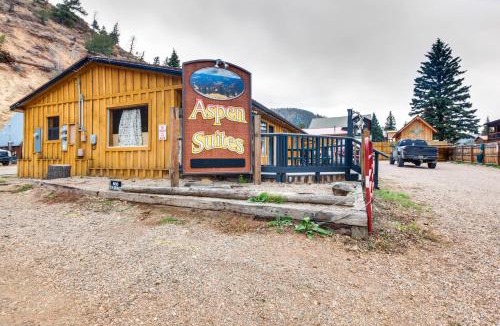 Red River House | 4 Units in Red River: Mtn Views, Steps to Main St