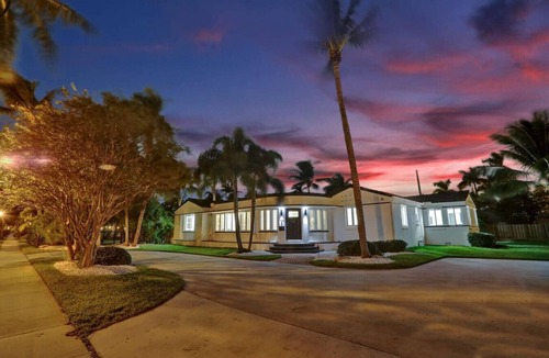 Hollywood Lakes House | 4300 SF Beach Home w/Heated Pool & Walk to Beach