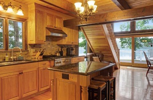 Conway House | 468 Pequawket Drive