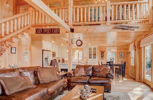 Whitefield House | 489O Beautiful modern log home on 17 acres close to skiing, private, views, fire pit, Ping Pong, AC!