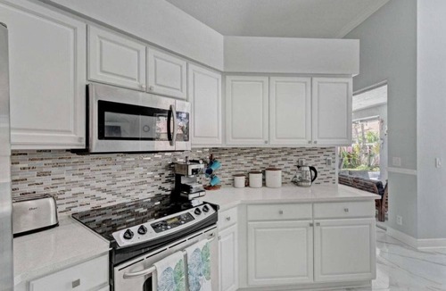 Greenview Shores House | 4BD Glamor Cozy Equestrian with Heated Pool