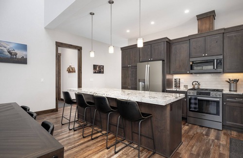 Grand Elk Ranch House | 4BD+Loft 4 BA Hot tub Firepit Ski Golf RMNP Dog Friendly House Washer/Dryer
