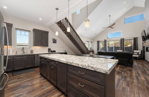 Grand Elk Ranch House | 4BD+Loft 4 BA Hot tub Firepit Ski Golf RMNP Dog Friendly House Washer/Dryer