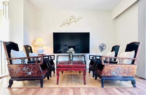 Renfrew-Collingwood House | 4BR Family Spacious Home - Near SkyTrain - Free Parking