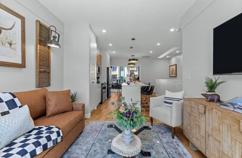 Canmore Villa | 4BR Getaway with MTN View, Balcony Near DT & Banff!