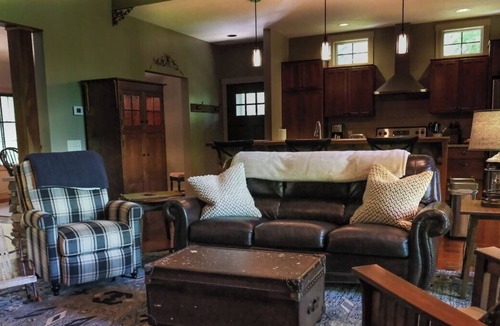 Roaming Shores House | 4BR Lakefront Retreat w Hot Tub
