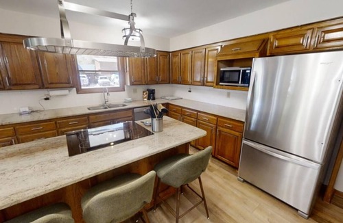 Red River House | 4TH Quarter - In Town - On The River, Fish from the Banks - Single Level Ranch -