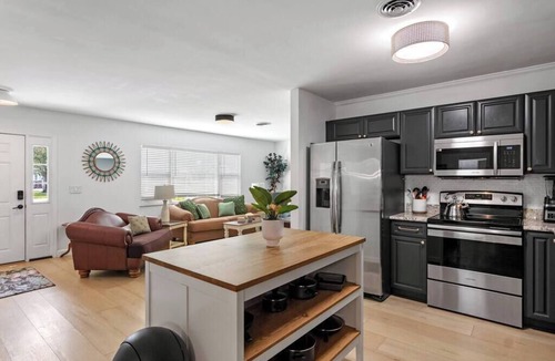 Vero Beach South House | 5/3 Beach Bungalow w/Enclosed Pool in Vero Beach