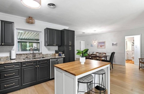 Vero Beach South House | 5/3 Beach Bungalow w/Enclosed Pool in Vero Beach