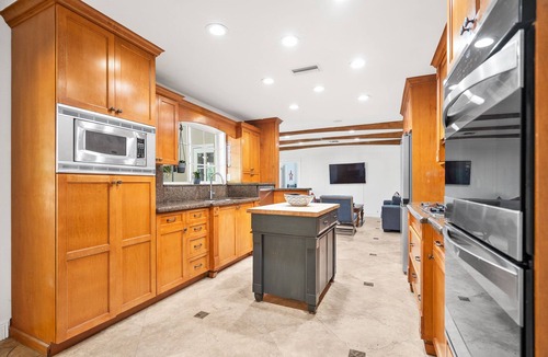 Hollywood Lakes House | 5/3 Estate-Heated Pool-Hot tub-Beach-for 12 Guests