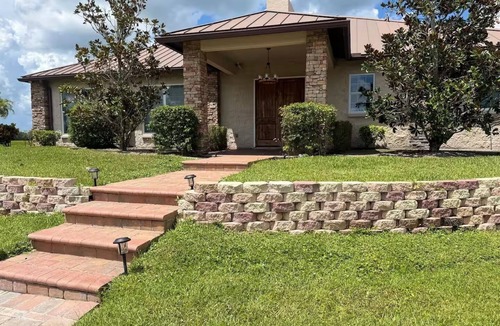Taylor Creek House | 5.5 acre peaceful and private retreat