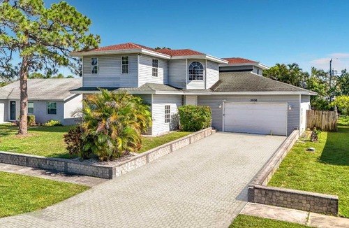 Boynton Beach House | 5-Bed Home with Pool & Mini Golf & Heated Jacuzzi in Boynton Beach