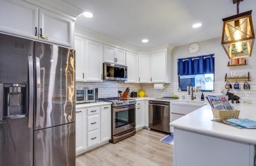 Jupiter Village House | 5 Mi to Beach: Jupiter Townhome w/Pool Access