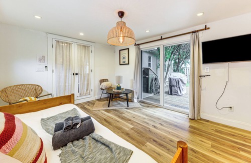 Edgewood Cottage | 5 Mi to Las Olas Beach! Bright Home w/Fenced Yard