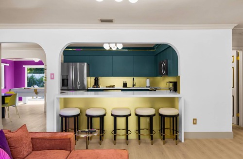 Pompano Beach House | 5 Min to Beach Heated Pool HotTub 85" TV BBQ Games