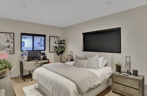 Eastern Shores House | 5 Min walk to the beach Home