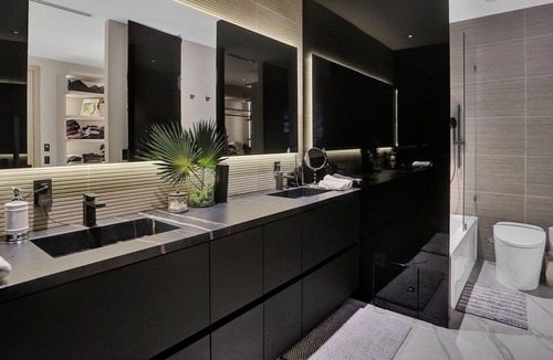 Eastern Shores House | 5 Min walk to the beach Home
