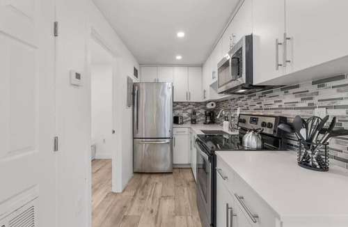 The Roads Apartment | 5 Mins to Brickell & Downtown - 2BR + Free Parking, Private Patio, Pets Ok
