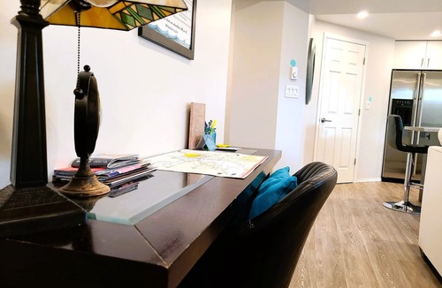 Glenmore House | 5⭐️Sparkling Clean⭐️Licensed|Peaceful|Bright|Private & minutes to downtown