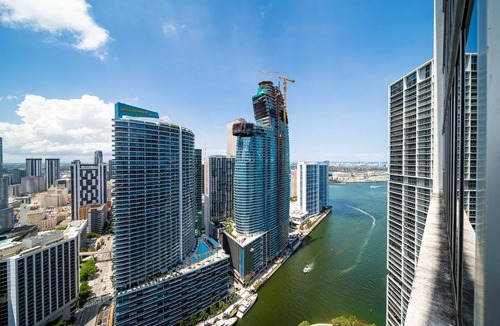 Downtown Miami Apartment | 5-star HIGH floor corner hotel condo. City & Water Views. 2 bed & 2 full bath