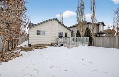 Stony Plain House | 5 Themed Bedrooms | Sleeps 10 | 2 Living Rooms | King Suite