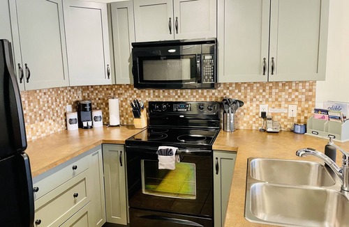 South Pandosy Condo | 5 ⭐️ - Unit 210 - Sol Terra Stays - 3bdrm 2 bath Condo That Feels Like Home