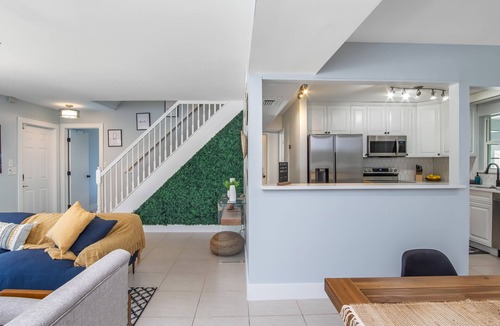 Palm Beach Gardens House | 5BR Ashe Oasis: WiFi, Parking, Near Beach, Game Room, Hot Tub + Free Coffee