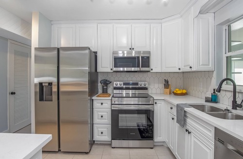 Palm Beach Gardens House | 5BR Ashe Oasis: WiFi, Parking, Near Beach, Game Room, Hot Tub + Free Coffee