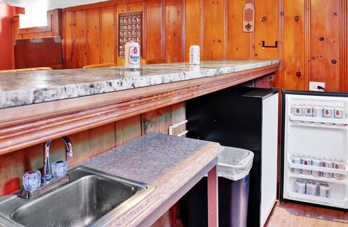 East Cleveland House | 5BR Near UH + Clinic - FULL Bar + Game Room