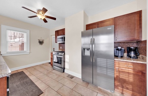 East Cleveland House | 5BR Near UH + Clinic - FULL Bar + Game Room