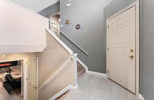 Southeast Edmonton Apartment | 5BR Wild Rose- Meadows, AC, Garage, Sleeps 12