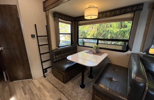 Regional District of Nanaimo House | 5th Wheel Glamping by the Ocean