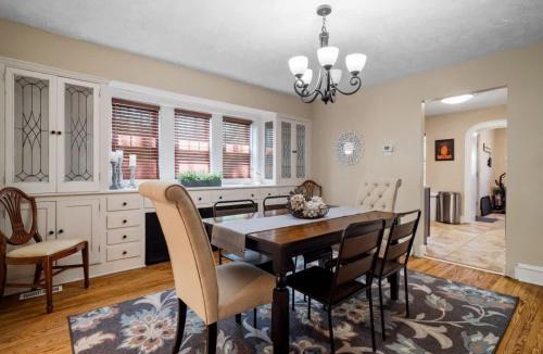 Cleveland House | 6 Bedroom Entire Duplex for Large Groups