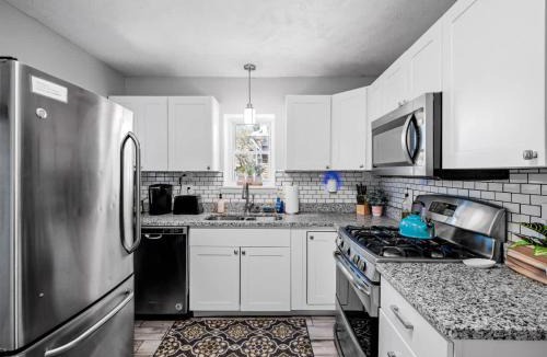 Cleveland House | 6 Bedroom Entire Duplex for Large Groups