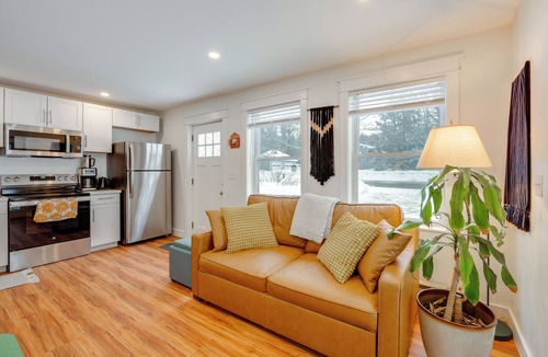 Plymouth Cottage | 6 Mi to Polar Caves! All-season Getaway w/Sauna