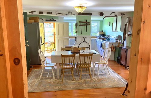 Chittenden House | 6 Minute Walk to Mountain Top Inn 4 BR, Sleeps 10, Pet Friendly, Views & Grill