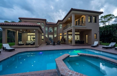 Palm Beach Country Estates House | 6500sf Luxe Design 8BR Mansion/Heated Pool/Cinema