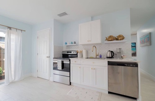 West Palm Beach House | 6bd/4ba - Dtown+POOL+Parking - Sleep 12