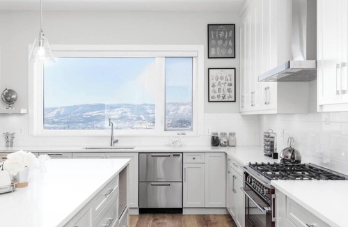 Toovey Heights House | 6Bd+4Bath/Firepit+BBQ/180'Views