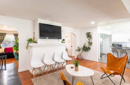 Pinewood Park House | 6Bed Near Beach - Grill, Pool Table, FirePit - Family & Event Open