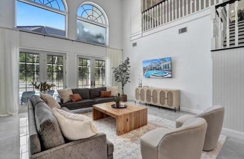 Hollywood Lakes House | 6BR Elegant Hollywood Lakes Mansion with Pool & Spa