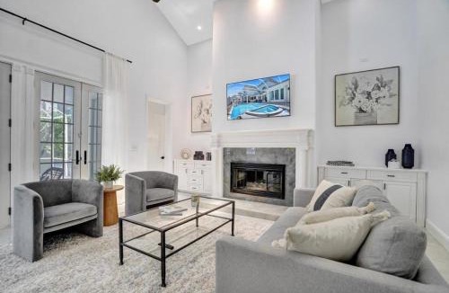 Hollywood Lakes House | 6BR Elegant Hollywood Lakes Mansion with Pool & Spa