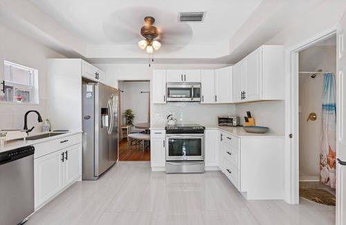 Old Northwood Historic District Villa | 6BR w/Heated Pool + Spa! 5 min to Palm Beach and Downtown!