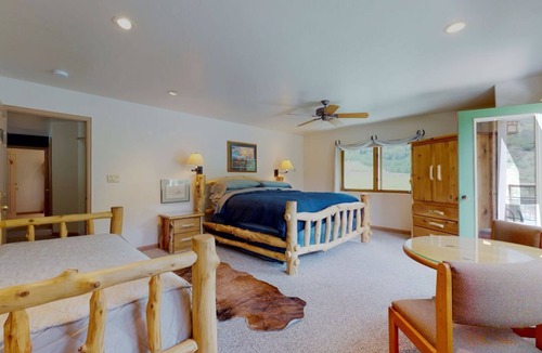 Carbondale Cabin | 7 bdrm Lodge on Crystal River Bank by Marble CO Sleep 18