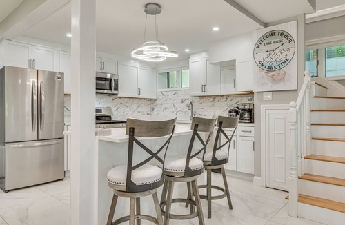 Barrington Cottage | 7 Mi to Hiking: Waterfront Long Pond Gem!