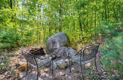 Eidelweiss Village House | 7 Mi to Ski Slopes! Cozy Madison Cabin w/Fire Pit